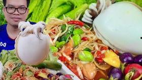 买鱼的小姐姐吃瓜视频,揭秘网络红人的幕后生活