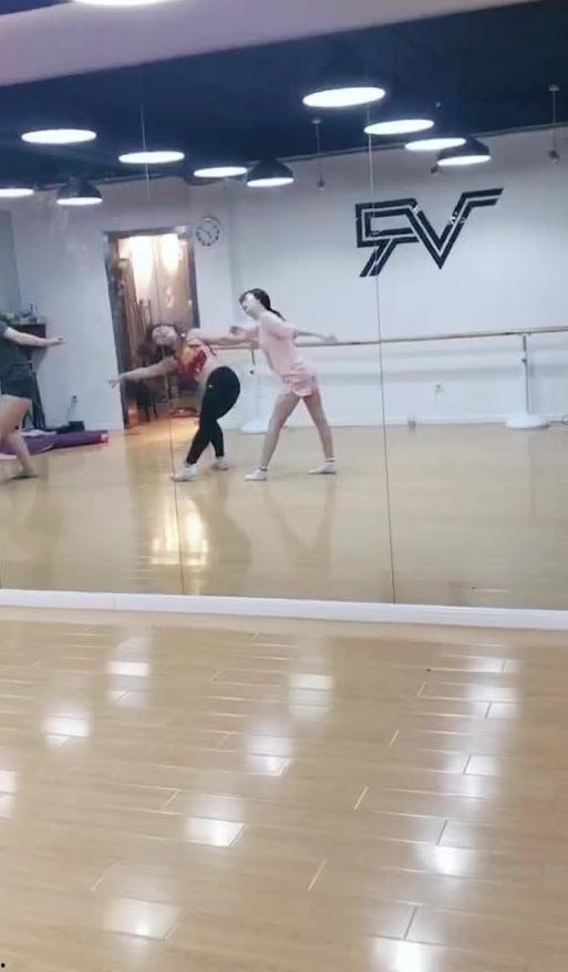 我是吃瓜少年舞蹈视频,网络爆款舞蹈视频幕后揭秘