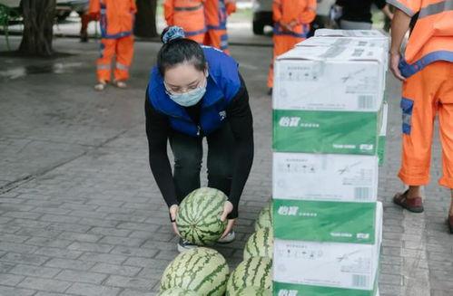 吃瓜搬小板凳视频大全,全网热门吃瓜搬小板凳视频大盘点